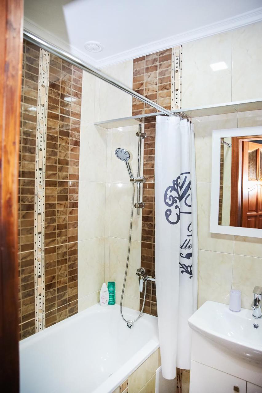Cozy Apartment, 5Mins To Opera Lviv Exterior foto